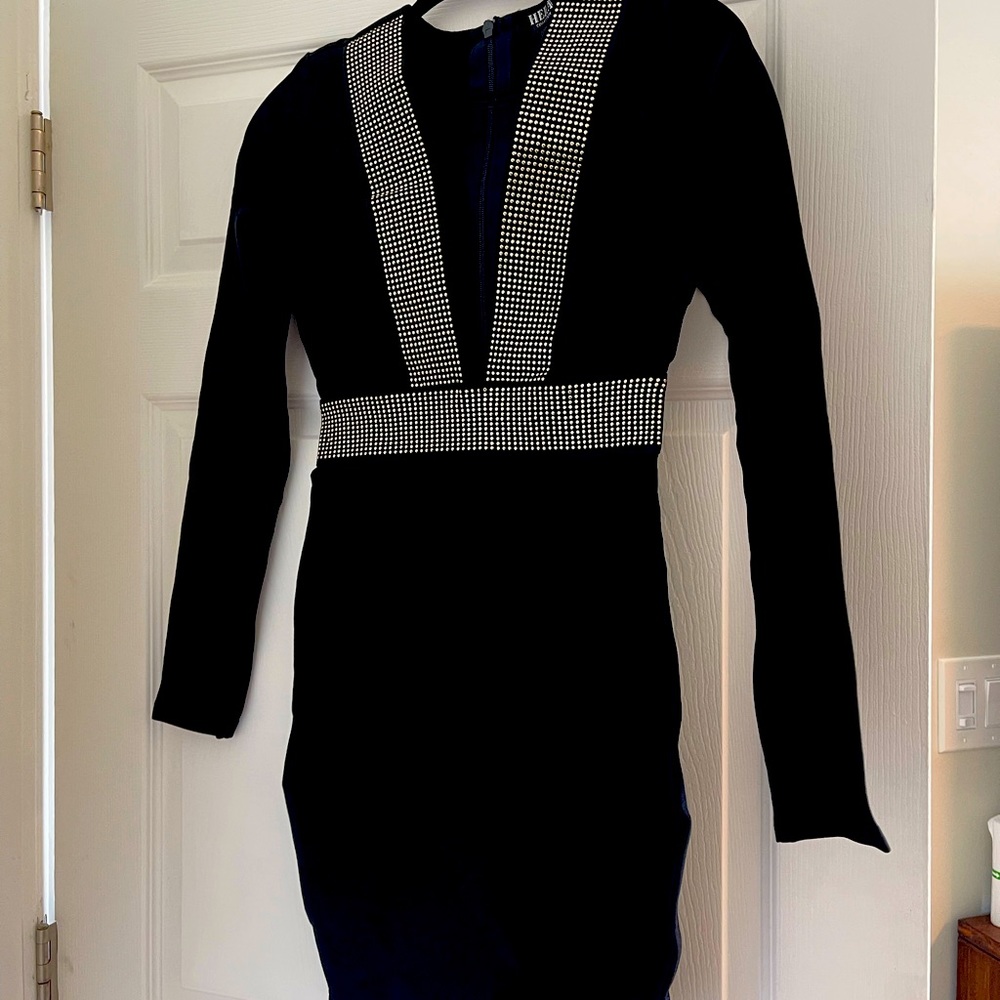 Hera - Deep V date night dress